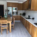 Apartamento Vivienda Amplia Y Luminosa A Escasos Metros De La Playa De Cangas. *