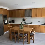 Apartamento Vivienda Amplia Y Luminosa A Escasos Metros De La Playa De Cangas.