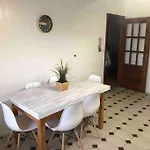 Vivienda Amplia Y Luminosa A Escasos Metros De La Playa De Cangas. Apartamento *