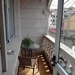 Vivienda Amplia Y Luminosa A Escasos Metros De La Playa De Cangas. Apartamento