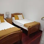Lägenhet Vivienda Amplia Y Luminosa A Escasos Metros De La Playa De Cangas. *