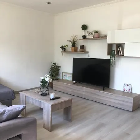 Vivienda Amplia Y Luminosa A Escasos Metros De La Playa De Cangas. Apartmán *
