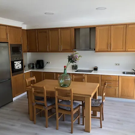 Apartmán Vivienda Amplia Y Luminosa A Escasos Metros De La Playa De Cangas.