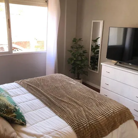 Vivienda Amplia Y Luminosa A Escasos Metros De La Playa De Cangas. Apartment