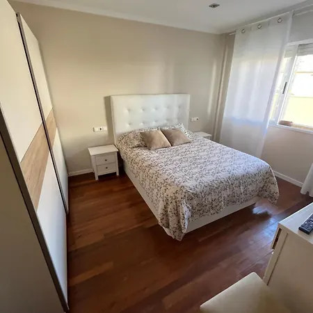 Vivienda Amplia Y Luminosa A Escasos Metros De La Playa De Cangas. Lägenhet