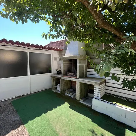 Lägenhet Vivienda Amplia Y Luminosa A Escasos Metros De La Playa De Cangas. *